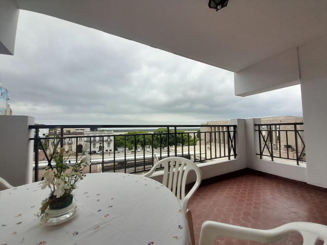 Piso exclusivo de 206 m² con vista al Monumento y al Río – 4 dormitorios y cochera doble