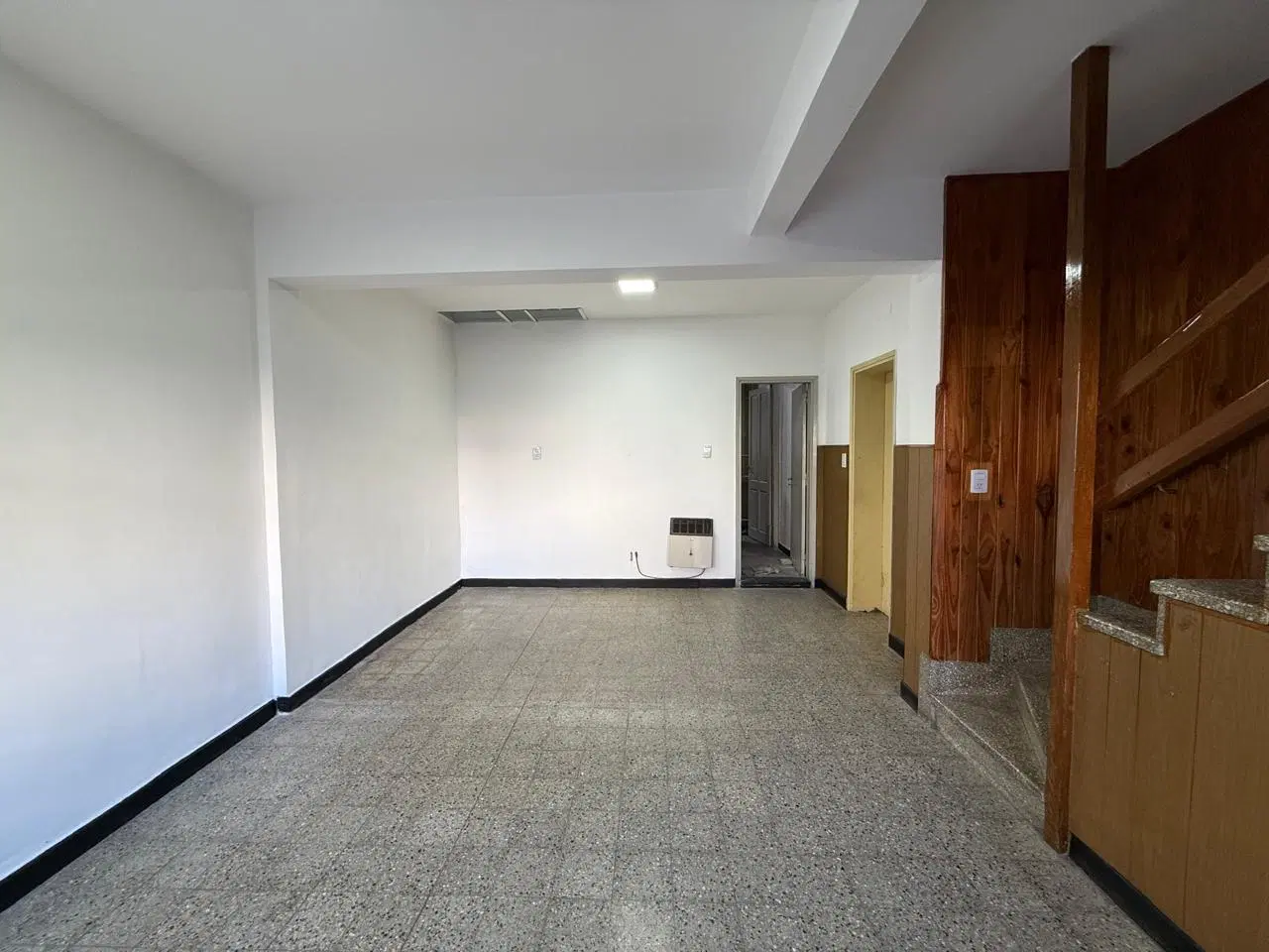 Casa de dos dormitorios con cochera y patio 4