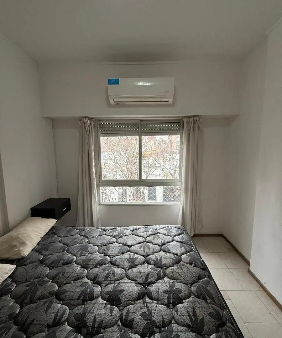 1 dormitorio al frente amueblado. 2