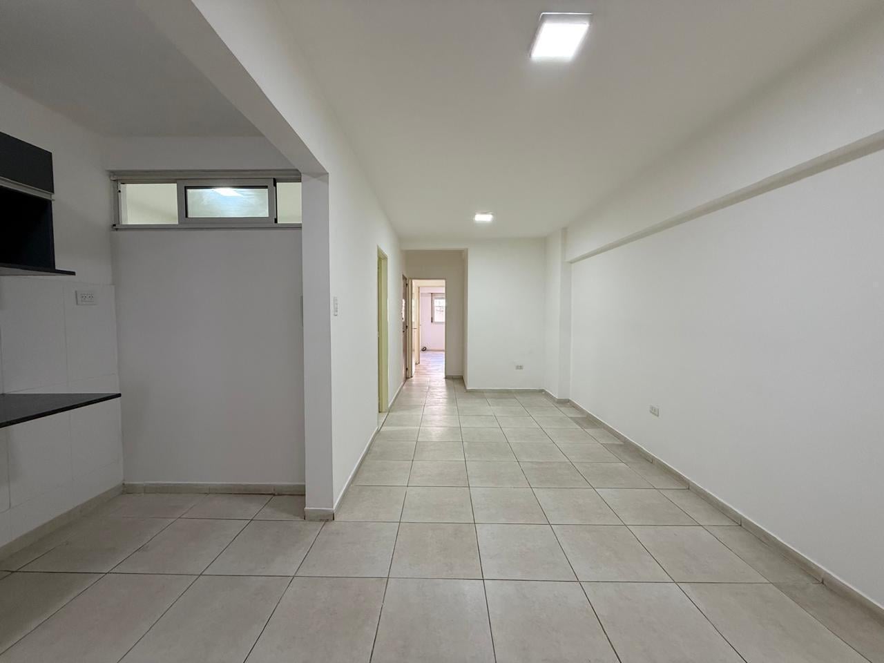 Foto de Semipiso de 2 dormitorios + escritorio, al frente con balcón, en el, imagen 3