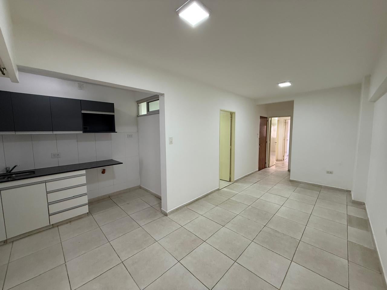 Foto de Semipiso de 2 dormitorios + escritorio, al frente con balcón, en el, imagen 2