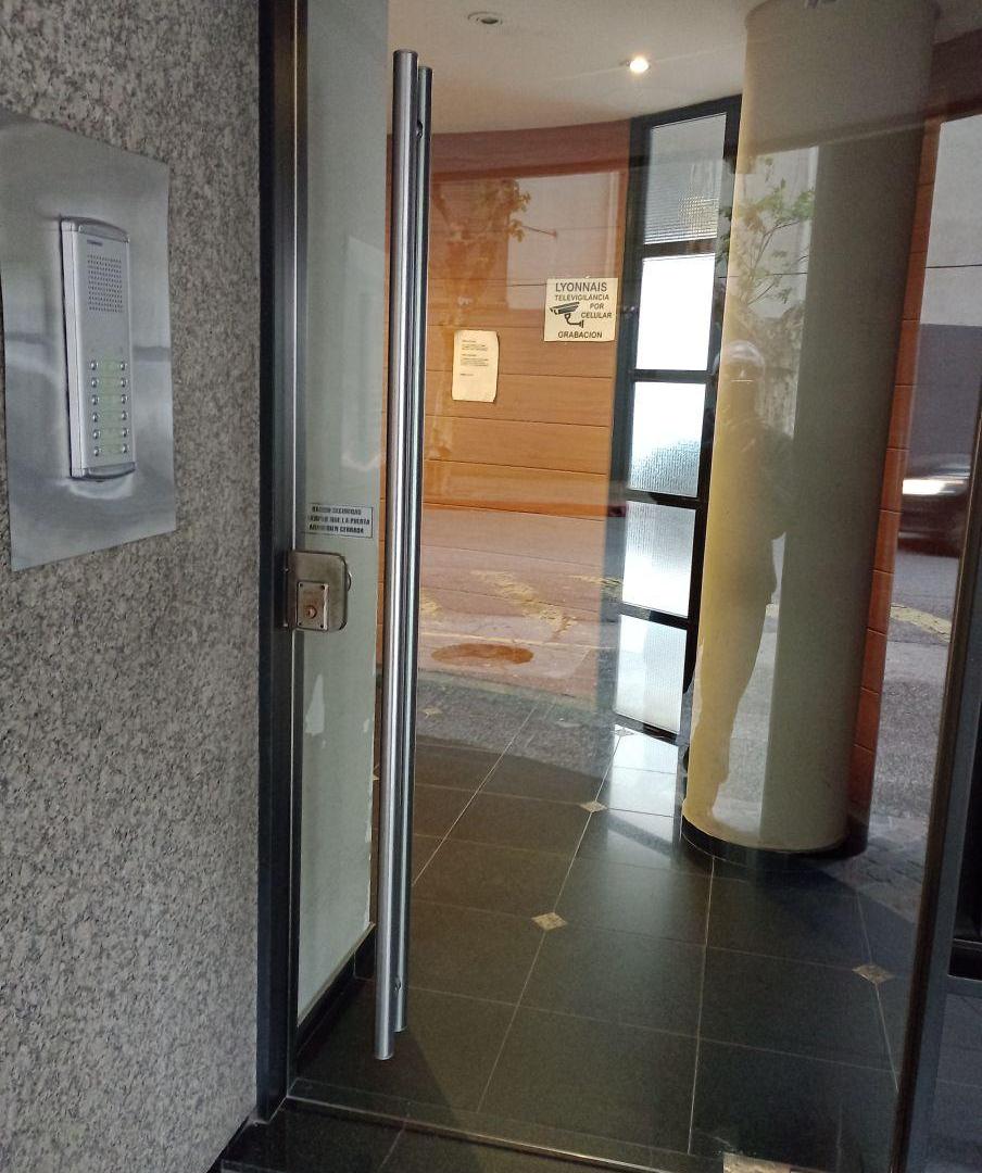 Foto de 2 ambientes al frente con balcón. 40m2. Apto profesional, imagen 4