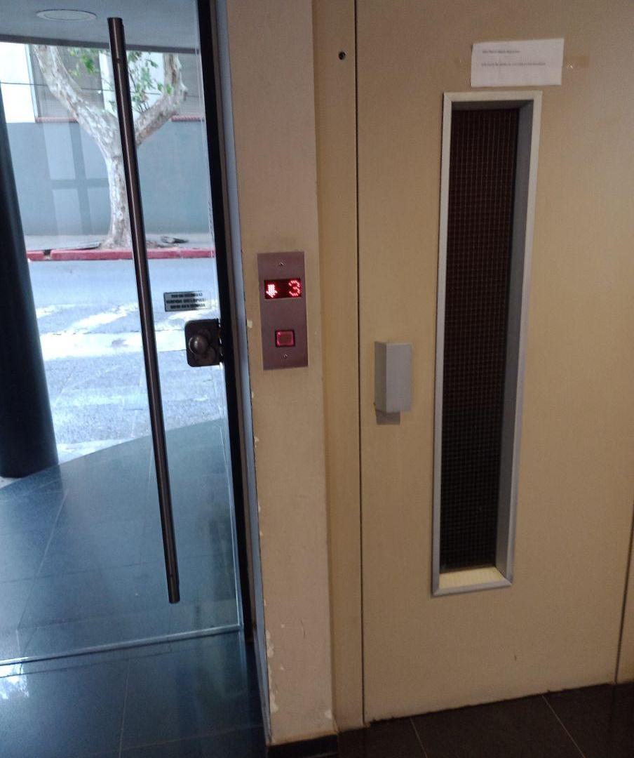 Foto de 2 ambientes al frente con balcón. 40m2. Apto profesional, imagen 5