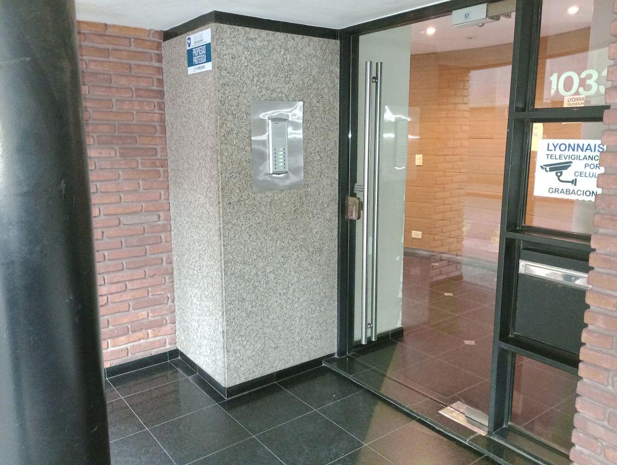Foto de 2 ambientes al frente con balcón. 40m2. Apto profesional, imagen 3