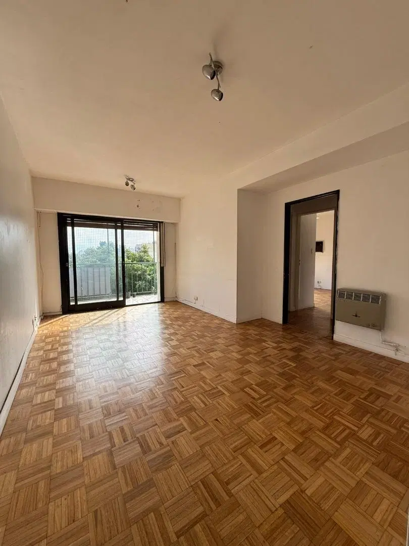 3 AMBIENTES FRENTE C/BALCON Y COCHERA - BAÑO /TOIL Y LAV SEP 3