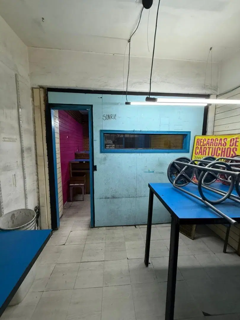 LOCAL COMERCIAL 3 X 7 CON 1 BAÑO 4