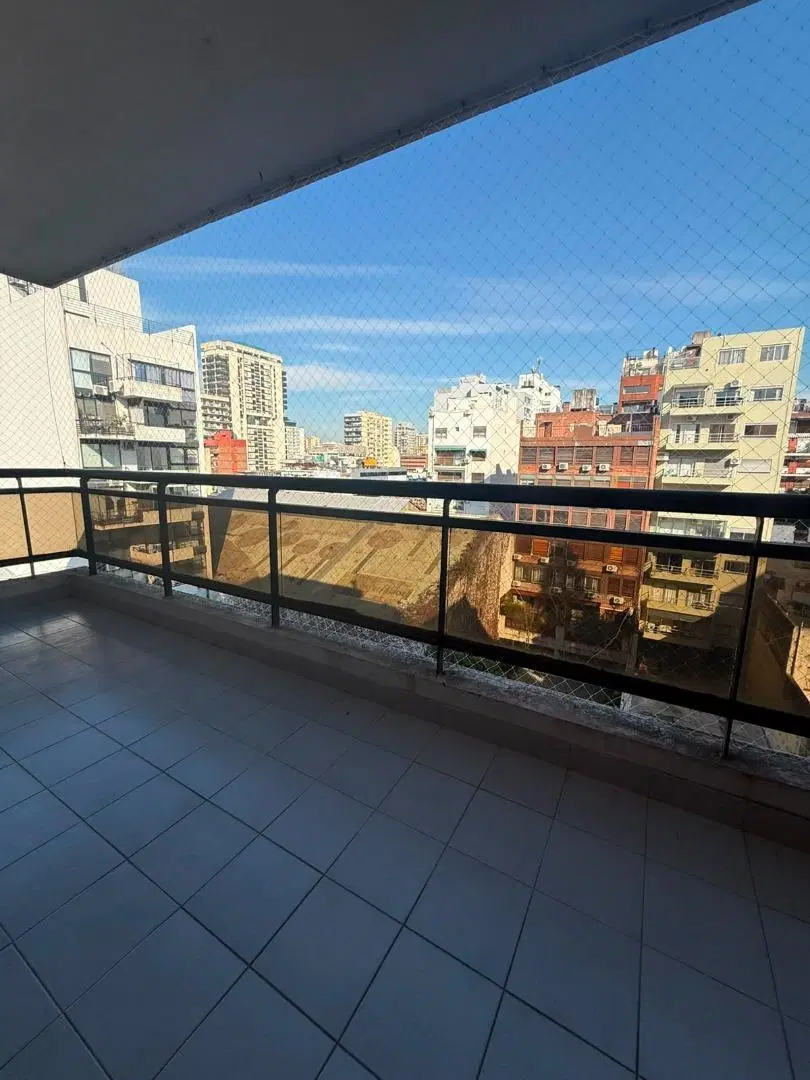 3 AMBIENTES S/PISO C/COCHERA CFTE BALCON 1 SUIT. COC-CMDOR 5
