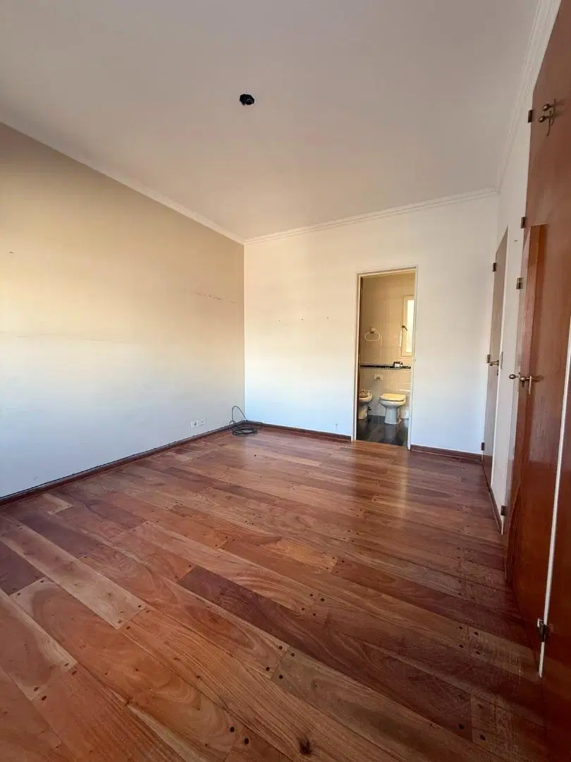 3 AMBIENTES S/PISO C/COCHERA CFTE BALCON 1 SUIT. COC-CMDOR 8