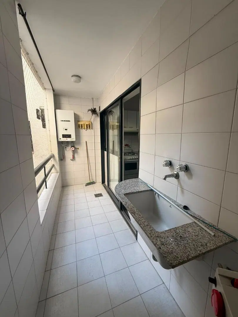 3 AMBIENTES S/PISO C/COCHERA CFTE BALCON 1 SUIT. COC-CMDOR 2