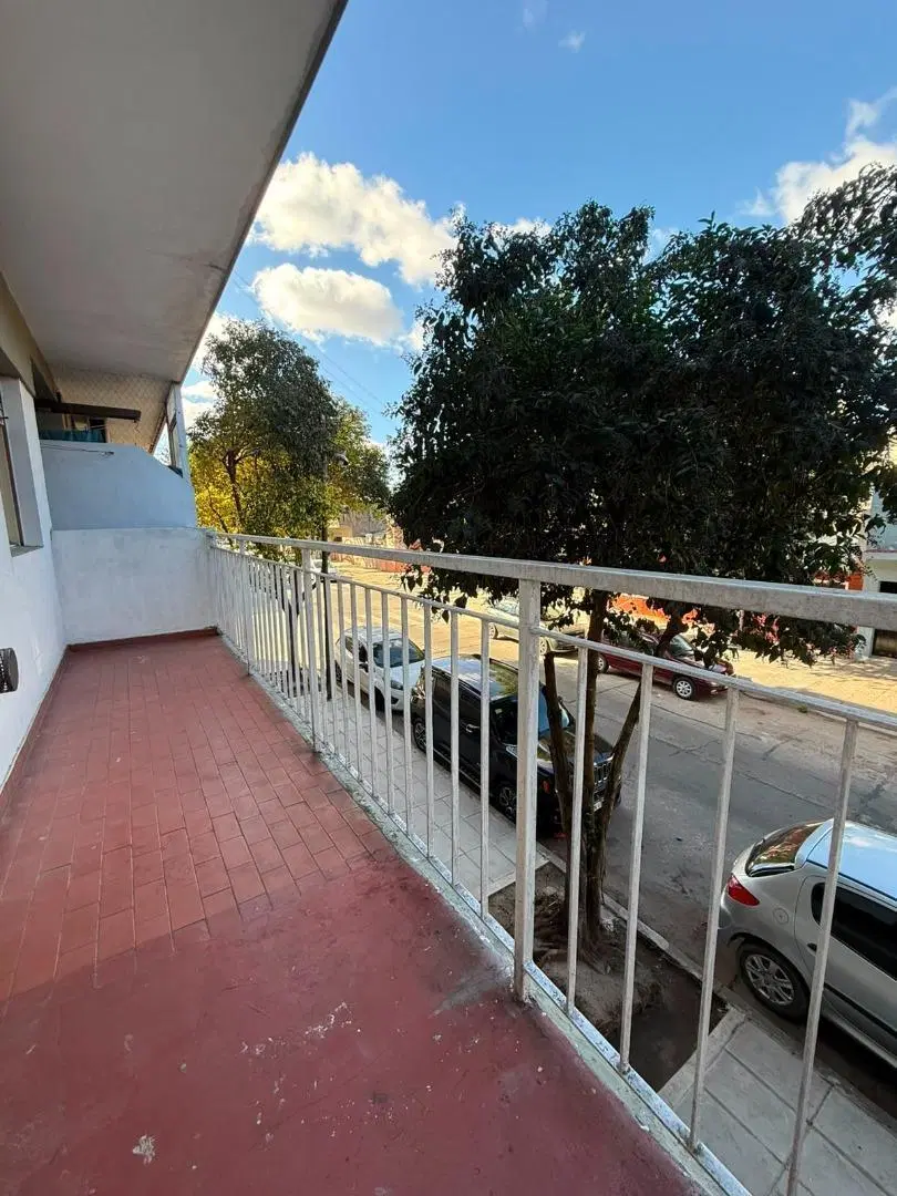MONOAMBIENTE COMPLETO AL FRENTE CON BALCON SUPER LUMINOSO 4