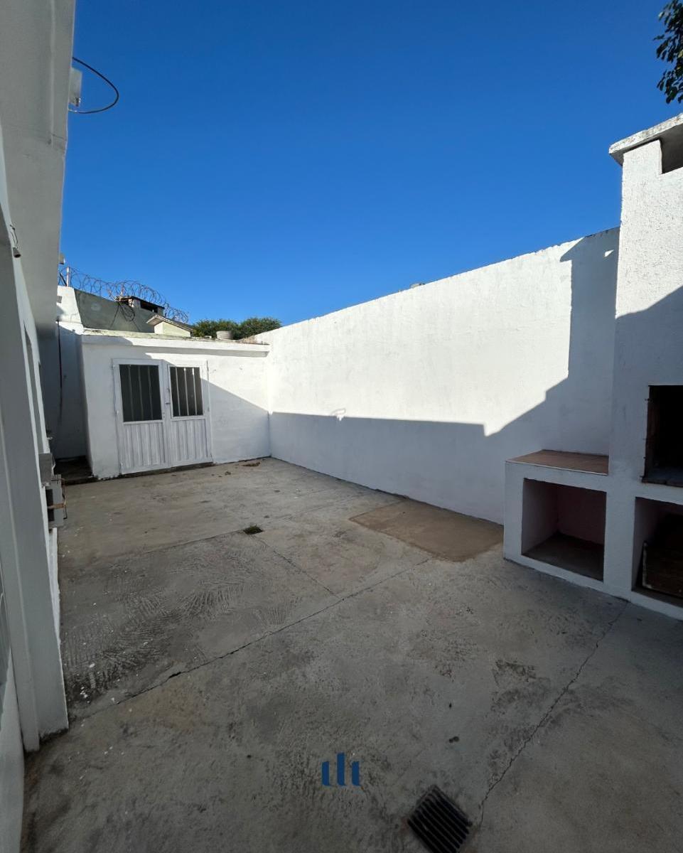 Oportunidad de Inversión. Casa de 5 Dorm. en Venta. Barrio Quebrada de Las Rosas 3
