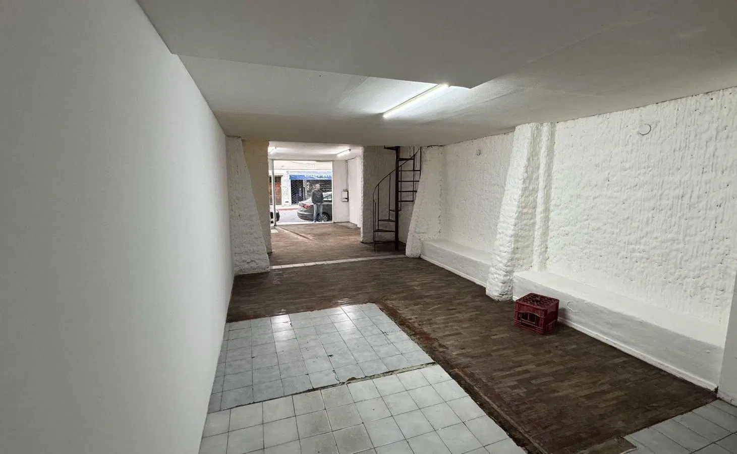 Local comercial en alquiler con vidriera sobre calle 27 de Abril 4