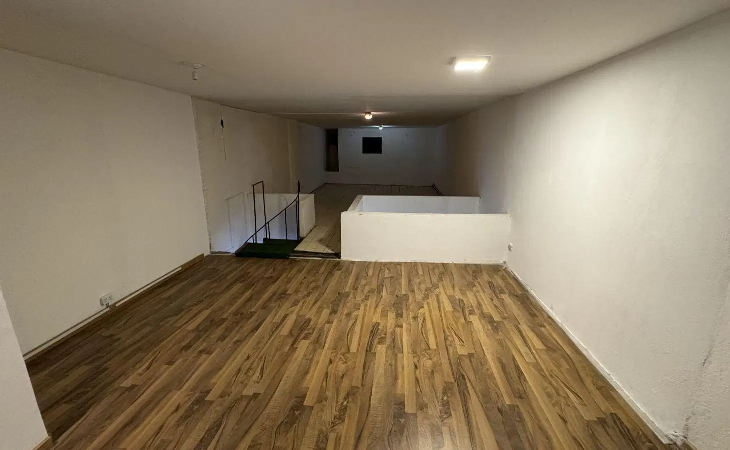 Local comercial en alquiler con vidriera sobre calle 27 de Abril 5