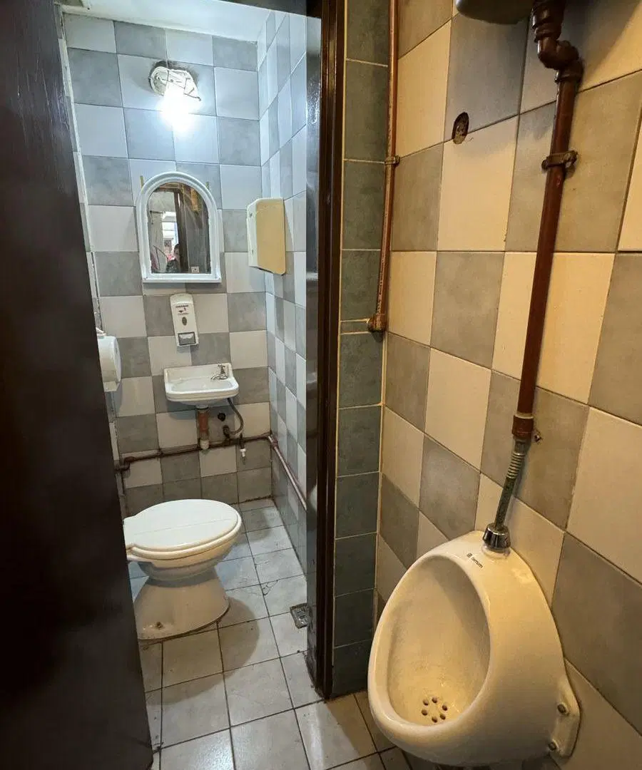 Local comercial en alquiler con vidriera sobre calle 27 de Abril 2
