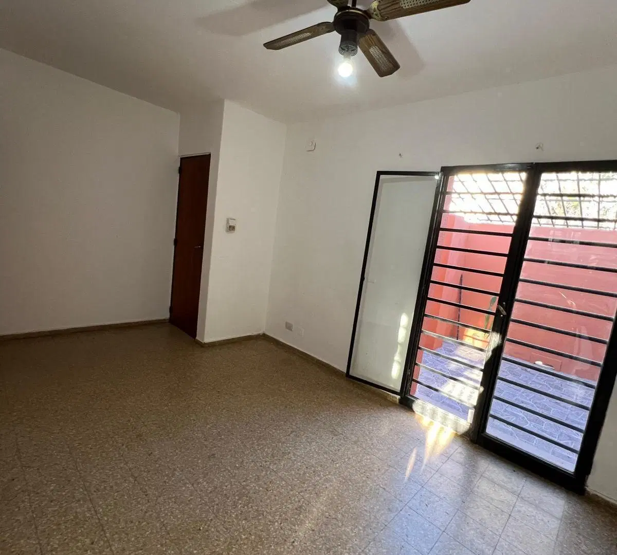 Casa en alquiler de 3 dormitorios con patio y garage Lomas de San Martín 4