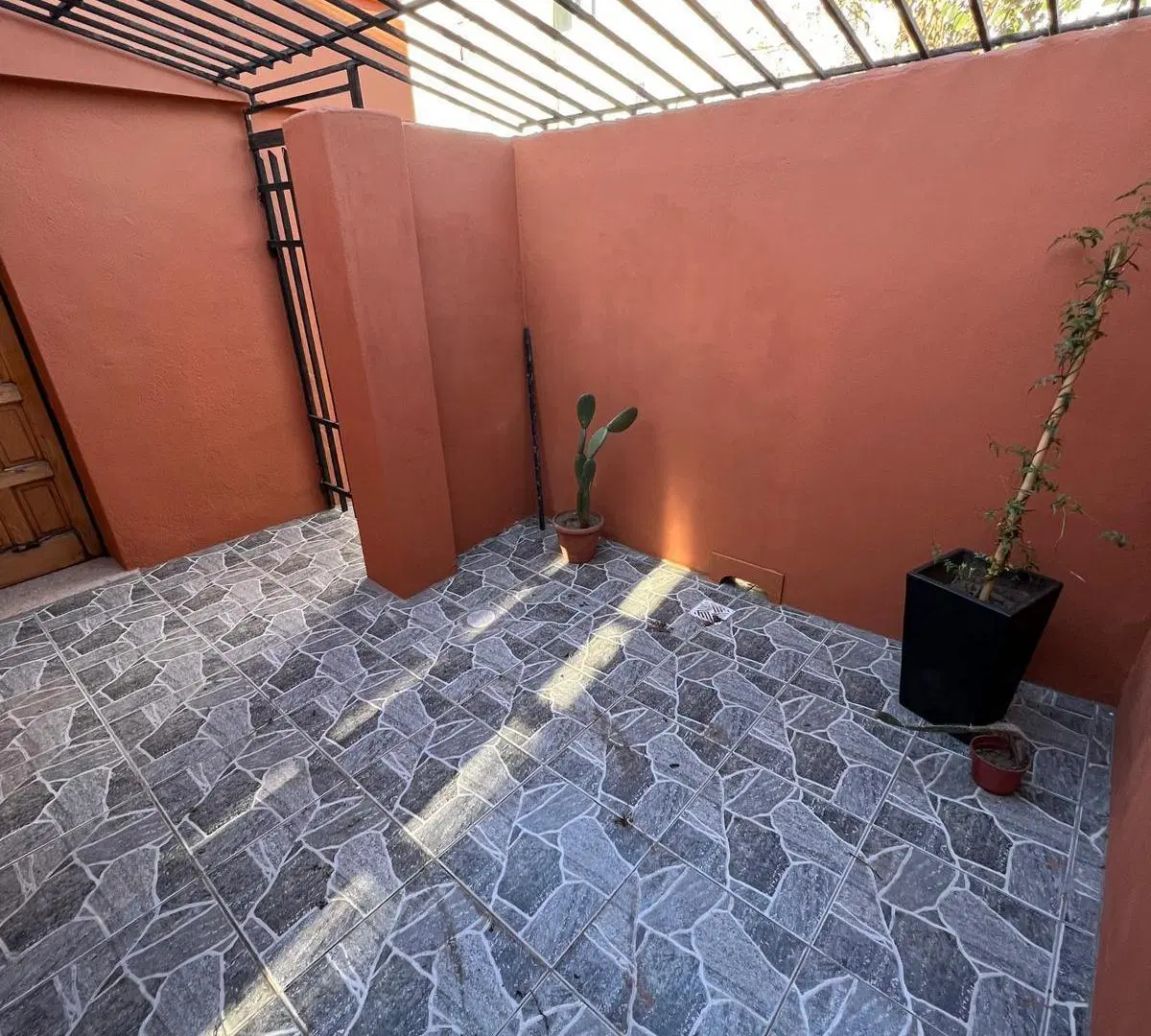 Casa en alquiler de 3 dormitorios con patio y garage Lomas de San Martín 5