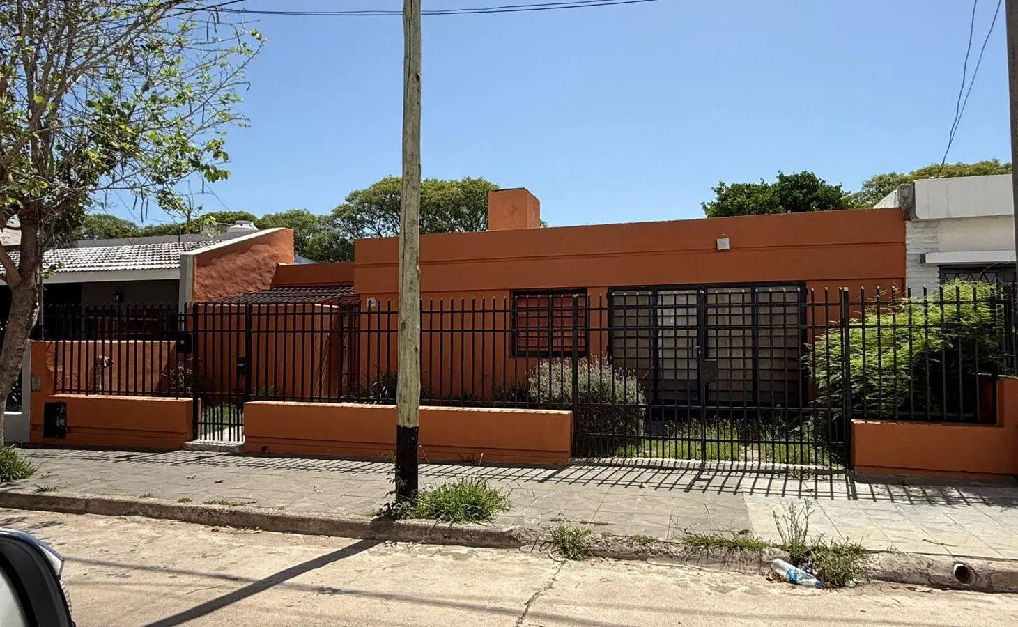 Casa en alquiler de 3 dormitorios con patio y garage Lomas de San Martín 8