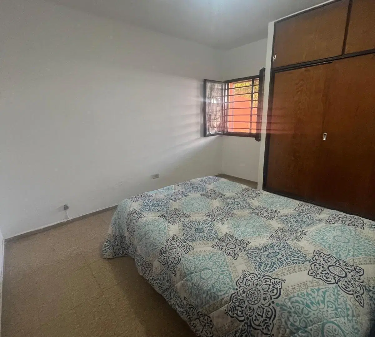 Casa en alquiler de 3 dormitorios con patio y garage Lomas de San Martín 1