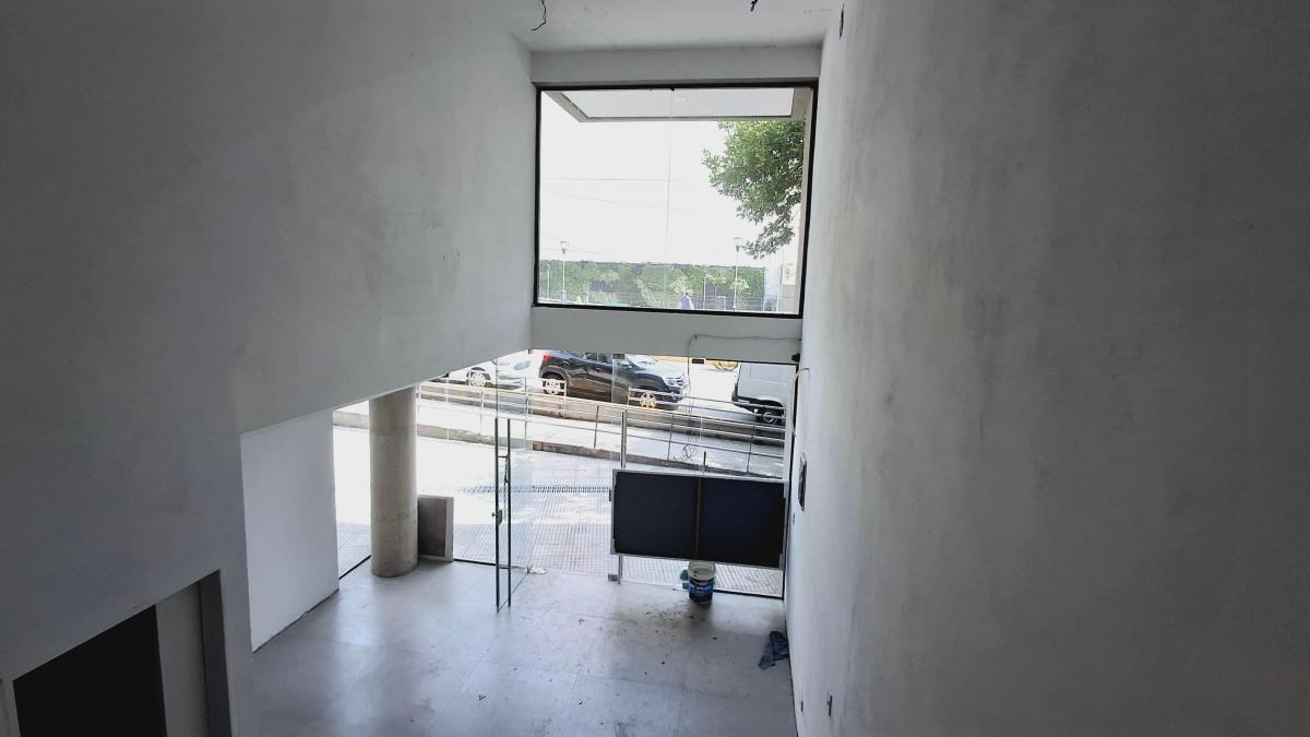 Foto de LOCAL A ESTRENAR * B. Mitre y Medrano VENTA O ALQUILER, imagen 2