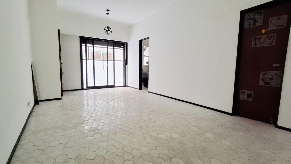 Foto de EXCELENTE 1 AMB EN ALQUILER CON PATIO PROPIO | MUY LUMINOSO, imagen 1