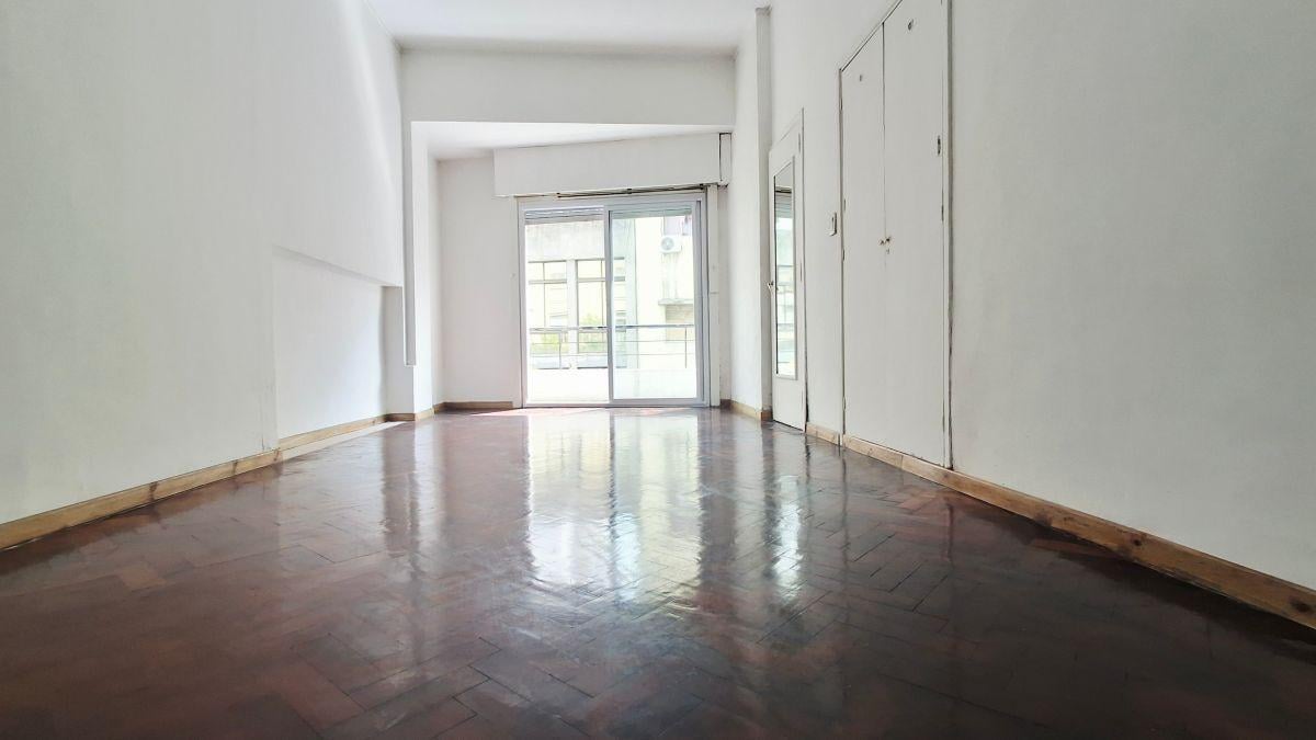 Foto de Luminoso 1 Amb Al Frente c/Balcón Corrido y Baño Reciclado | Zona, imagen 3