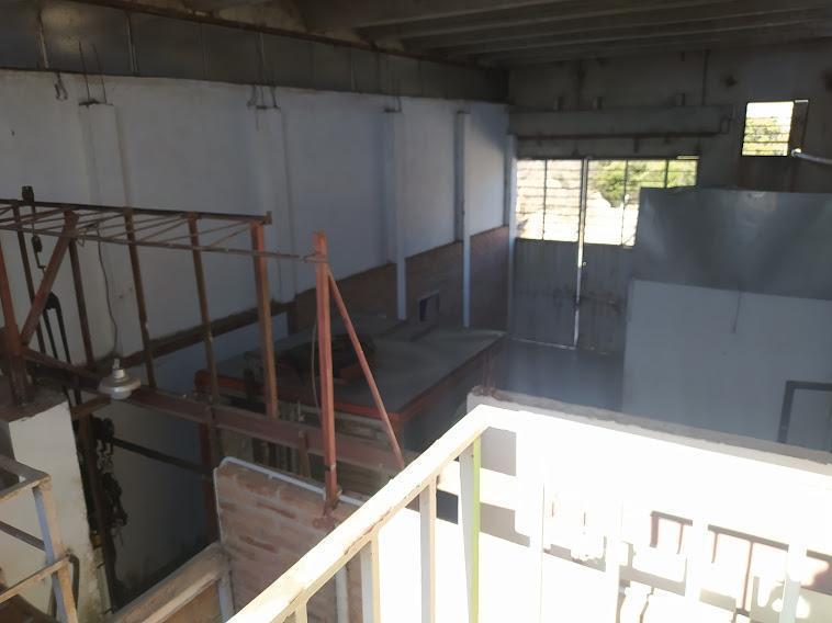 Venta de Locales, Galpón, Salones - Ofi Adm - Dpto - R 38 - Vª Sta Cruz del Lago Ref1697 2