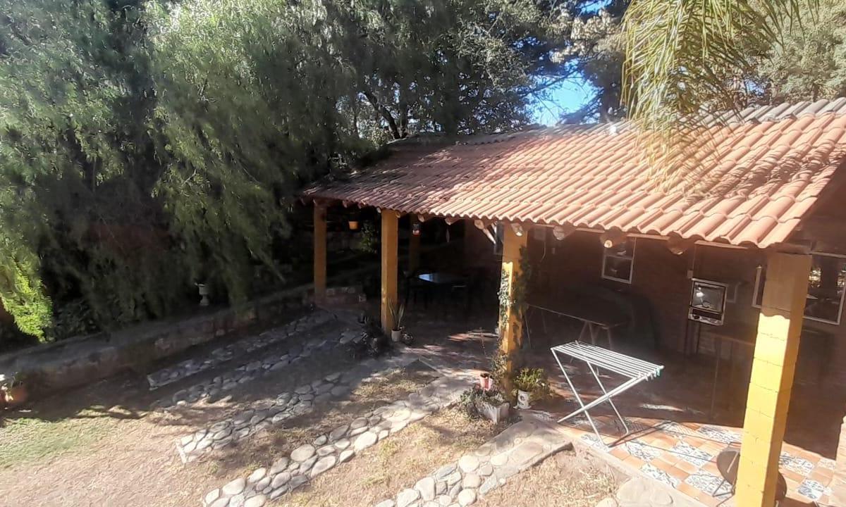 Complejo de 2 Cabañas con Pileta en Siquiman Frente Al Lago con Vista Postal a 500 m de Rn 38 Ref: 4