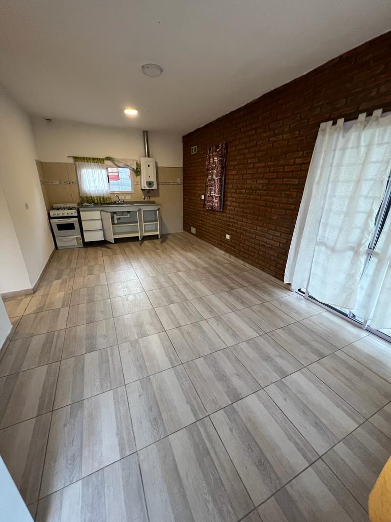 Hermosa Casa a 30 m del Rio, a 500 m de Ruta 38 con Vista a Las Sierras y Amplio Patio Ref 1457 1