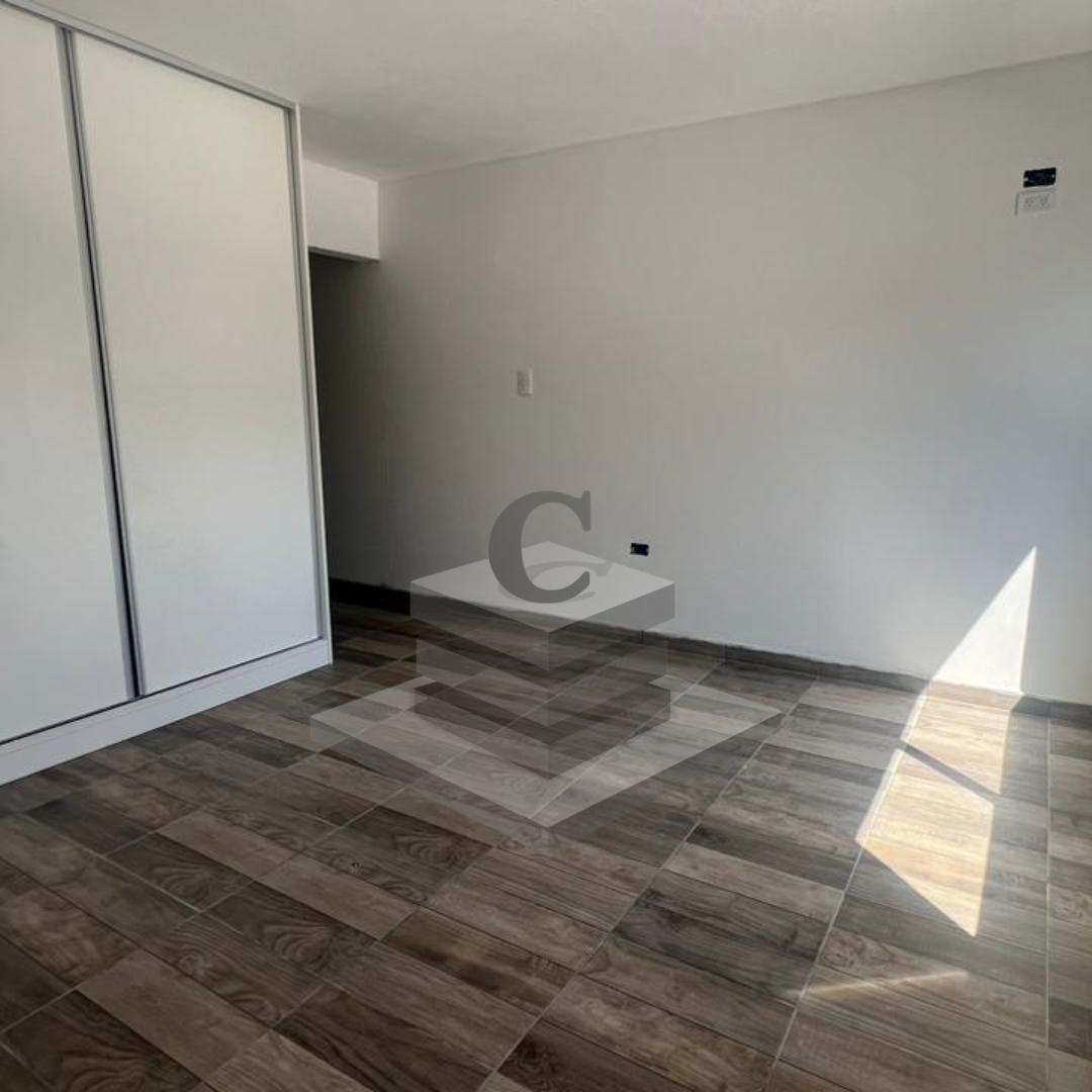 Casa en Venta Impecable Propiedad con Pileta a Estrenar en Siquiman Sobre Costanera de Ruta Nac 38 4