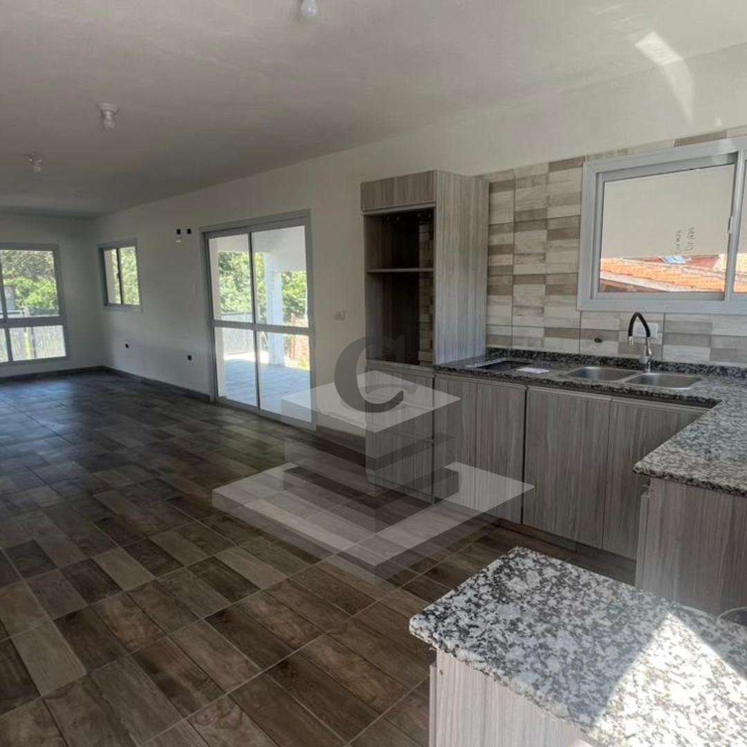 Casa en Venta Impecable Propiedad con Pileta a Estrenar en Siquiman Sobre Costanera de Ruta Nac 38 5