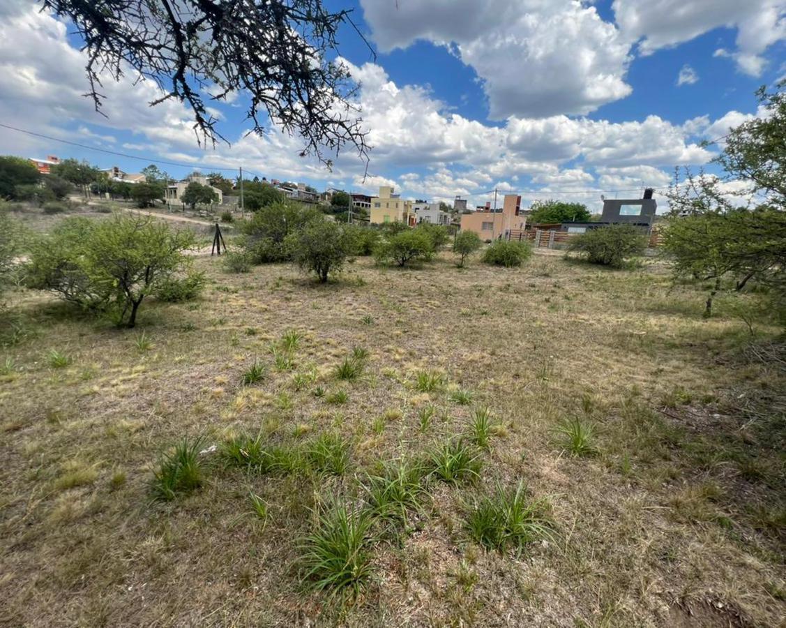 Casa en Tanti con Pileta Sobre Amplio Terreno de 3.893 m² con Vista a Las Sierras y Salida a Dos Call 3