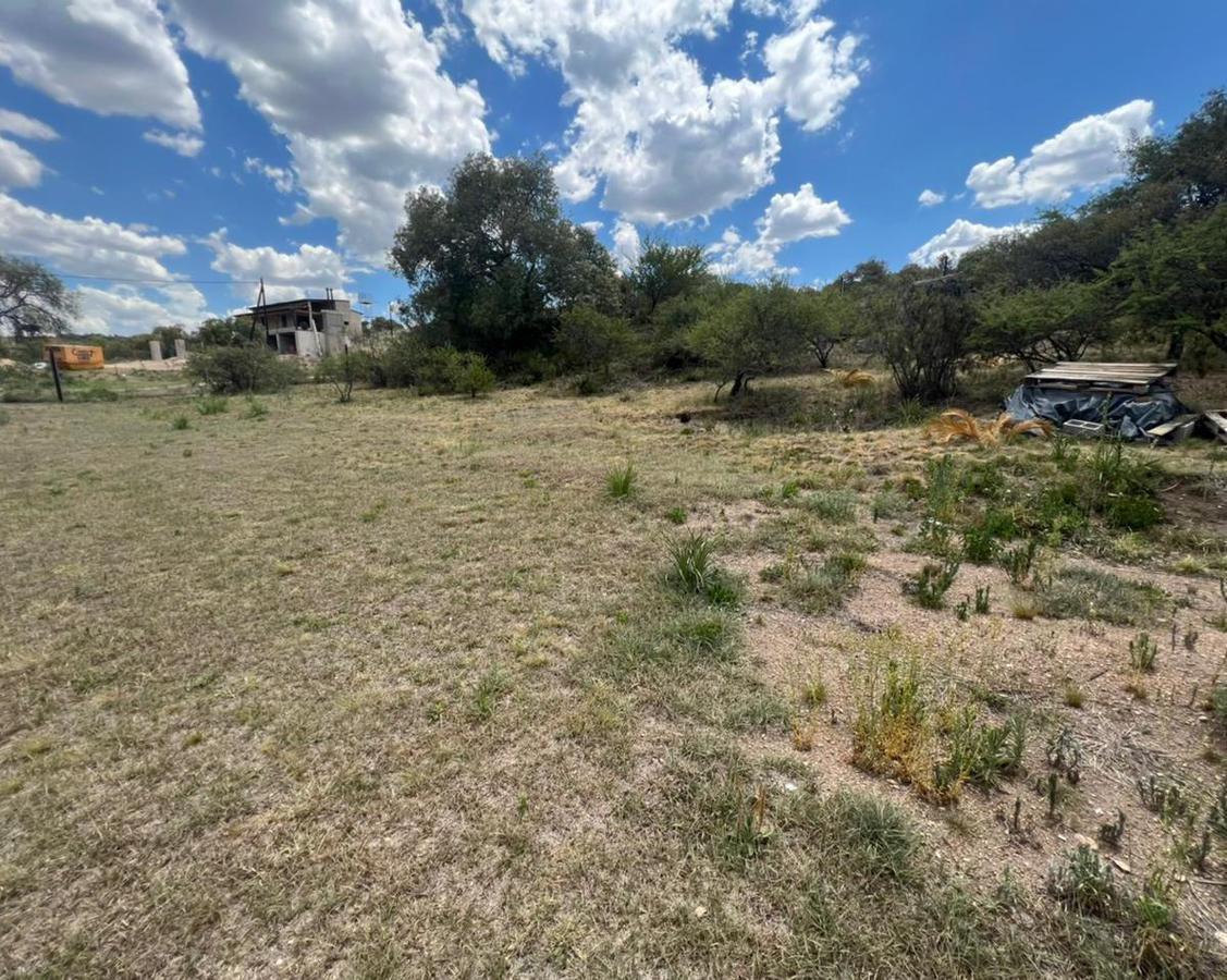 Casa en Tanti con Pileta Sobre Amplio Terreno de 3.893 m² con Vista a Las Sierras y Salida a Dos Call 5