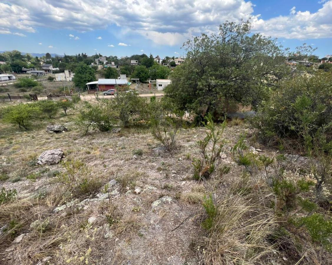 Casa en Tanti con Pileta Sobre Amplio Terreno de 3.893 m² con Vista a Las Sierras y Salida a Dos Call 4
