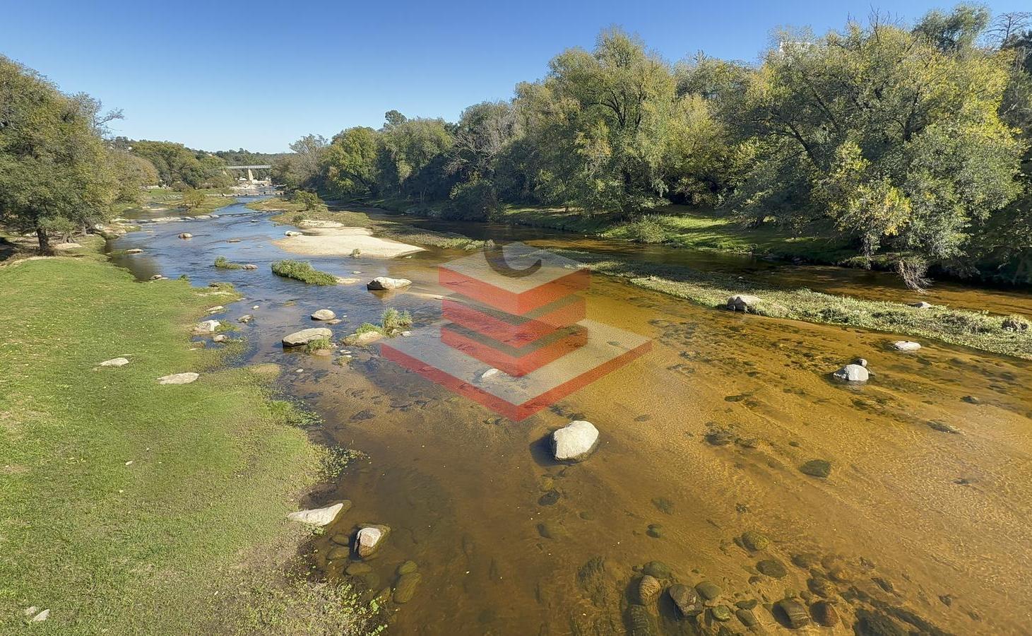 Foto de CASA EN VENTA EN COSQUIN A 600 MTS DE RUTA 38 DE 3 DORMITORIOS APTO, imagen 4