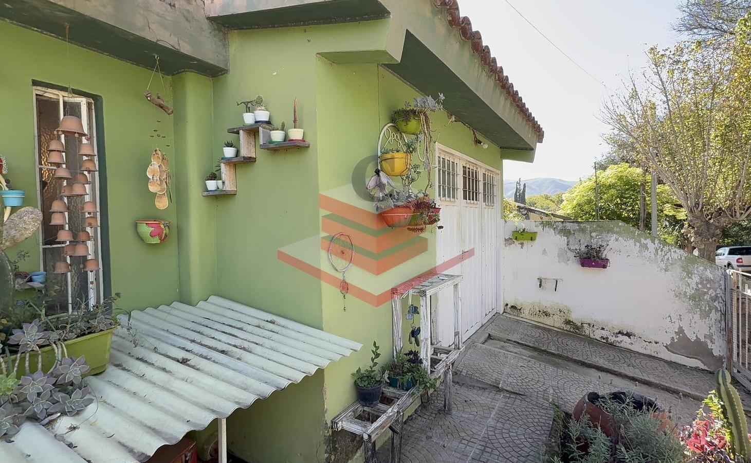 Foto de CASA EN VENTA EN COSQUIN A 600 MTS DE RUTA 38 DE 3 DORMITORIOS APTO, imagen 1