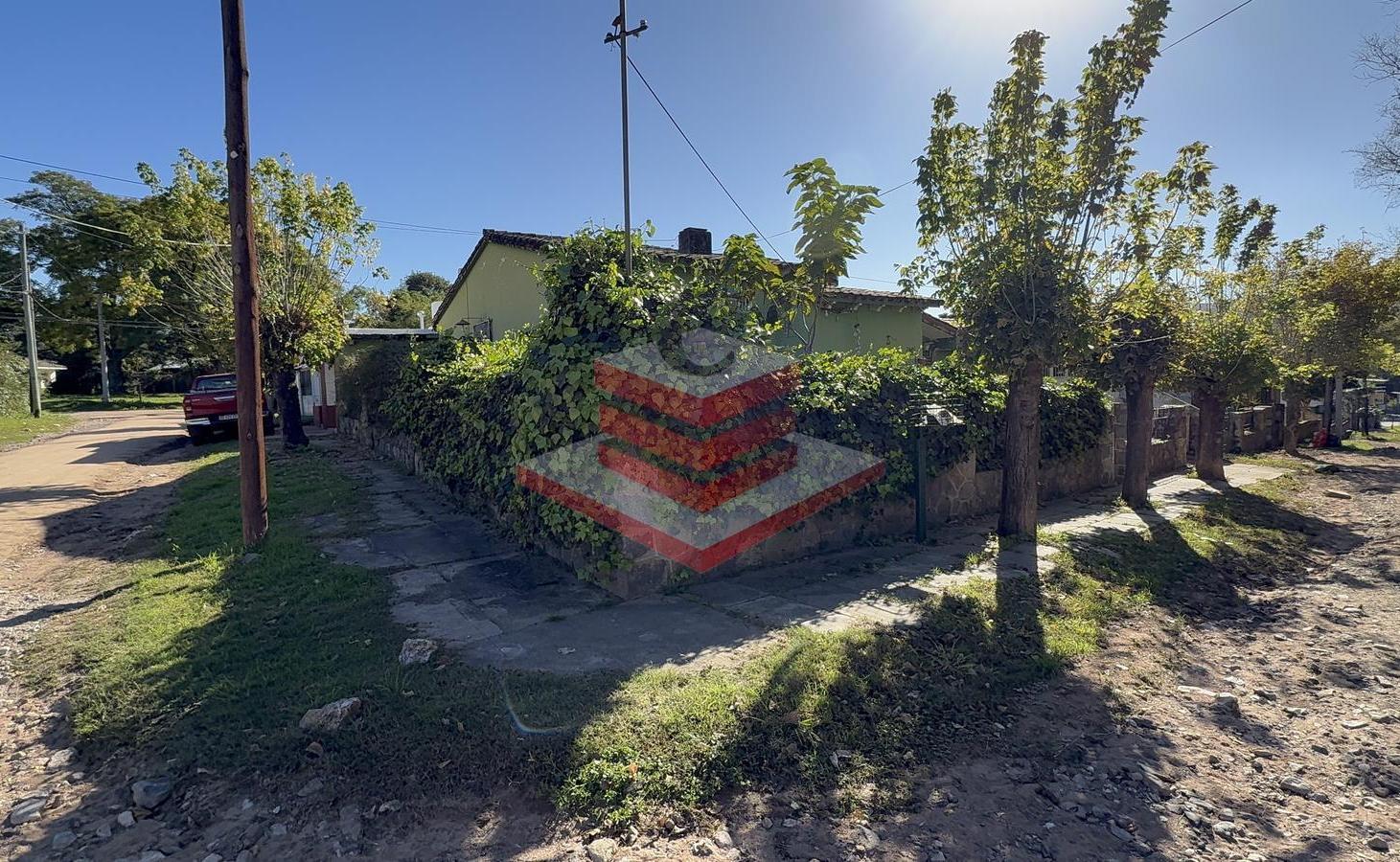 Foto de CASA EN VENTA EN COSQUIN A 600 MTS DE RUTA 38 DE 3 DORMITORIOS APTO, imagen 2