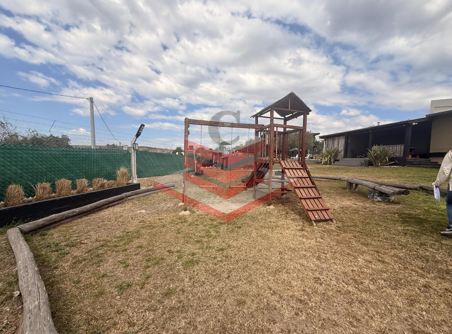 Foto de Complejo de 3 cabañas mas casa en venta en Tanti | 2.800 m² | Pileta, imagen 1