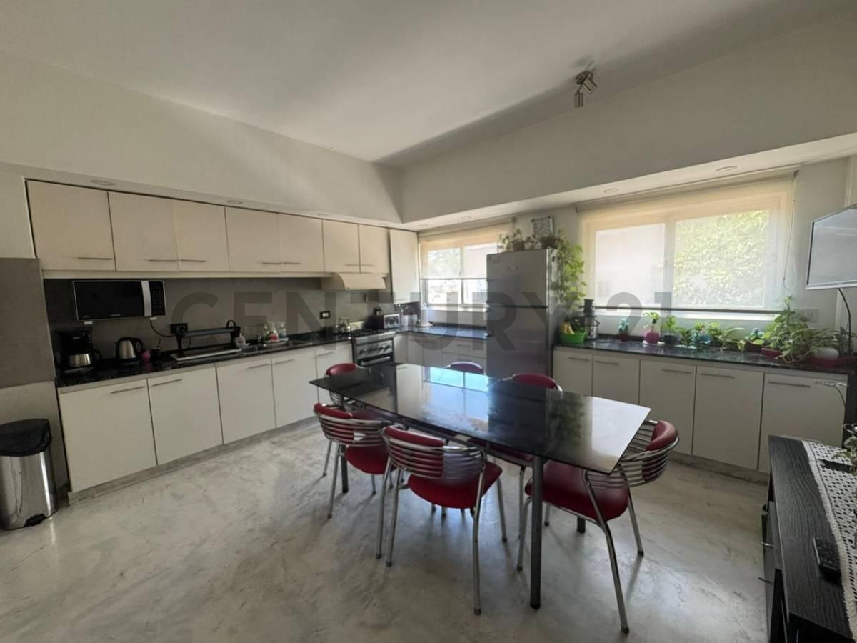 PH en Venta - 7 Ambientes con Terraza, Quincho y Balcón en Vélez Sarsfield 4