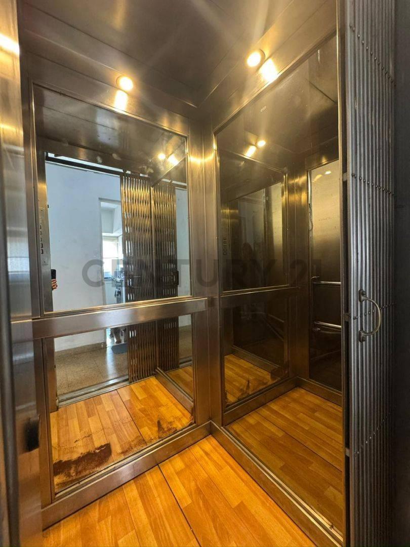 PH en Venta - 7 Ambientes con Terraza, Quincho y Balcón en Vélez Sarsfield 2