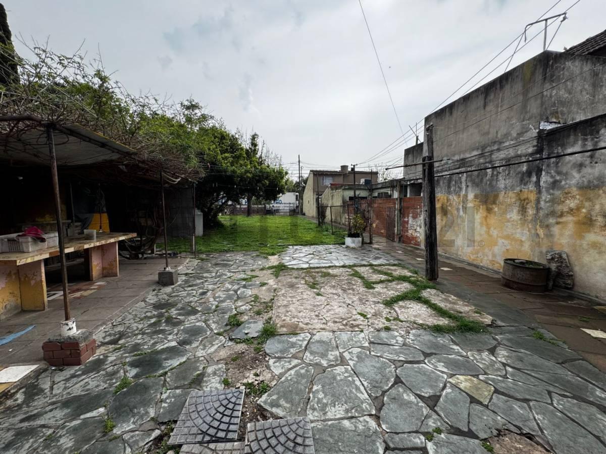 Venta Casa a Refaccionar Gran Lote Ituzaingó 3