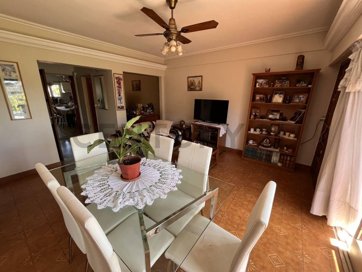 Casa 4 Ambientes Jardín, Cochera, Terraza y Parrilla - Villa Maipu 2