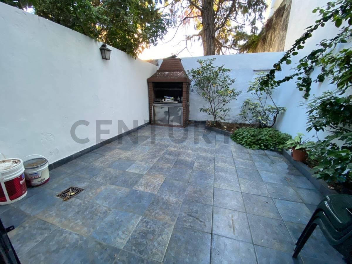 Destacado Duplex en Pleno Flores 4