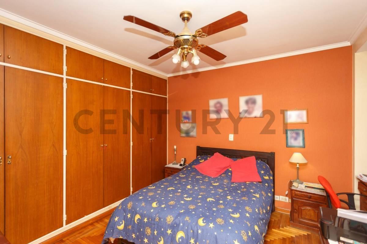 Venta Piso 5 Ambientes Balcón Corrido Cochera en Caballito 3