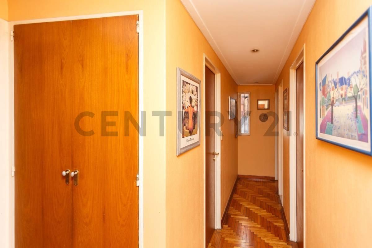 Venta Piso 4 Ambientes C/balcón y Espacio Guardacoches en Caballito Sur 2