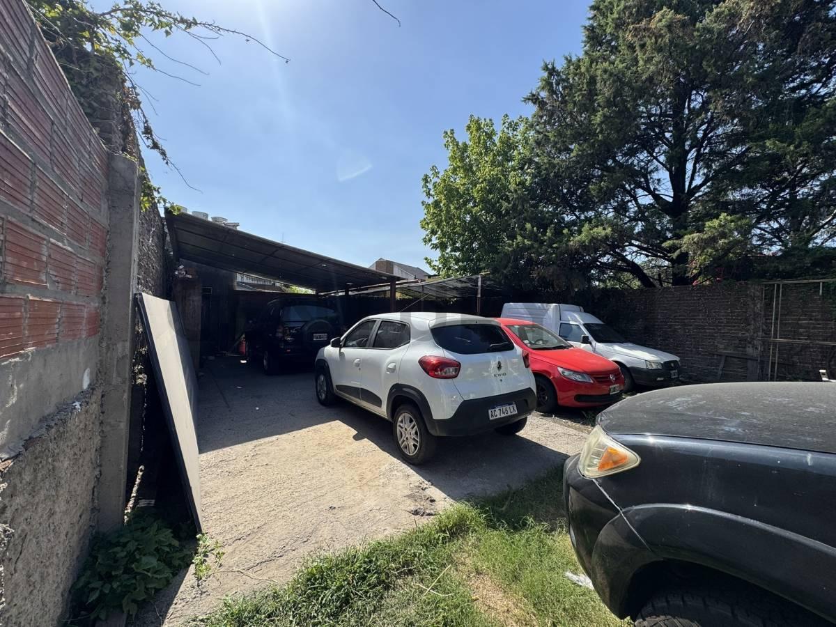 Excelente Galpon en Venta con Local a La Calle en Castelar 2