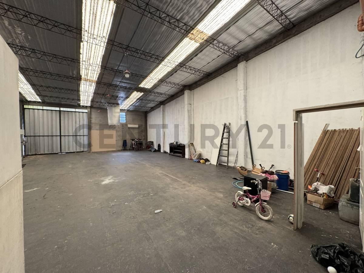 Galpon en Venta con Local a La Calle + 2 Departamentos de 2 Ambientes en Castelar 2
