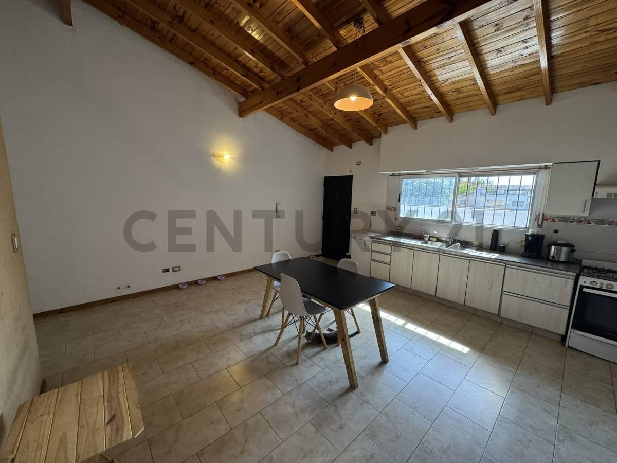 Galpon en Venta con Local a La Calle + 2 Departamentos de 2 Ambientes en Castelar 5