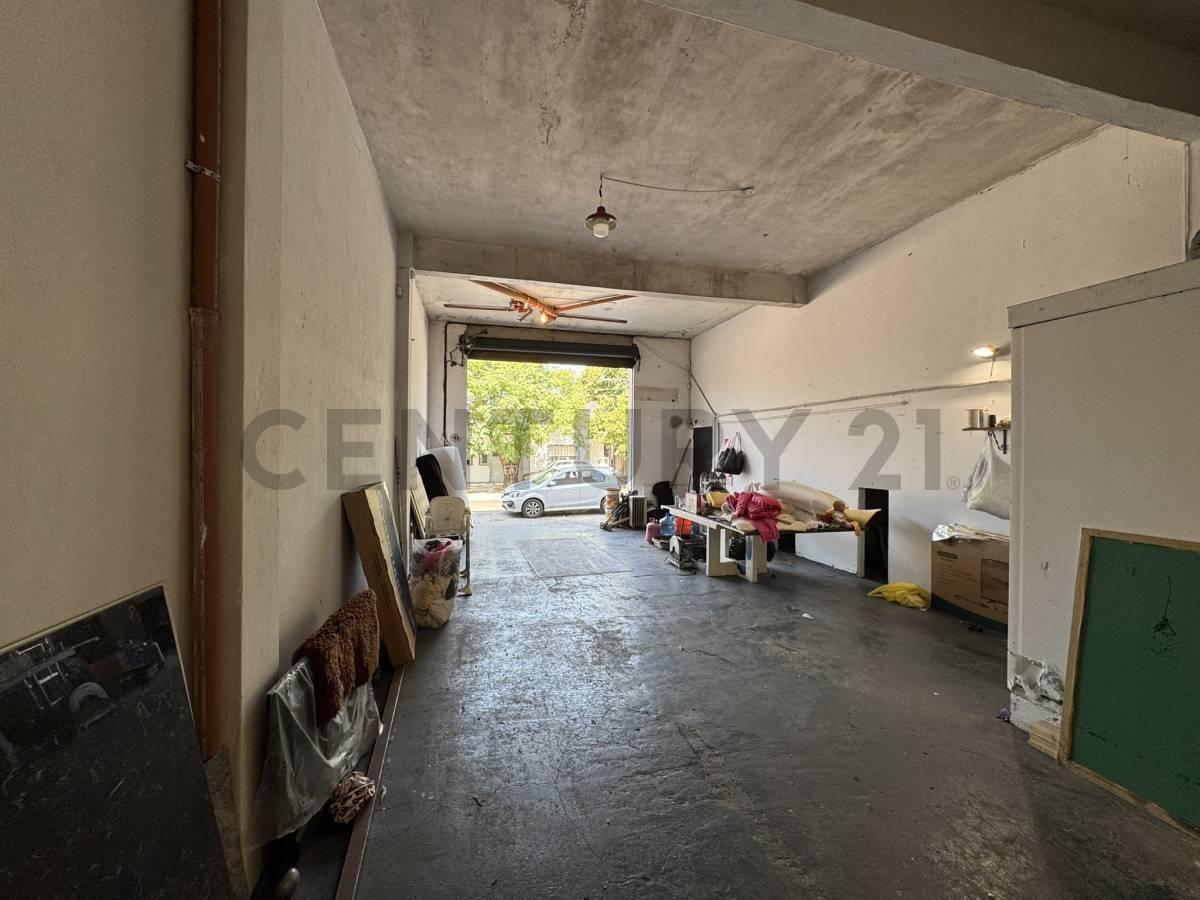 Galpon en Venta con Local a La Calle + 2 Departamentos de 2 Ambientes en Castelar 4