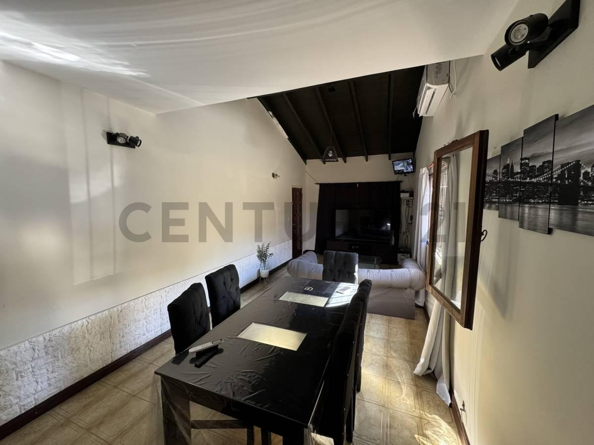 Venta Hermosa Casa en Moreno - 3 Ambientes – 2