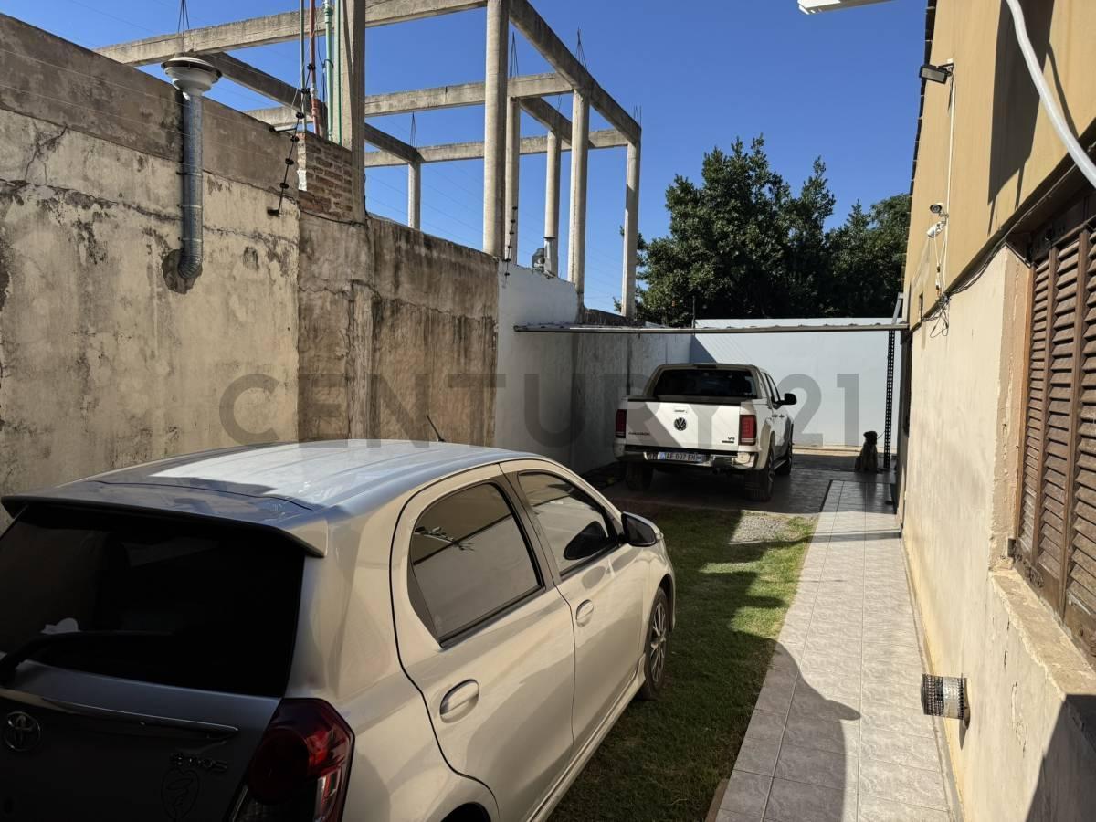 Venta Hermosa Casa en Moreno - 3 Ambientes – 4